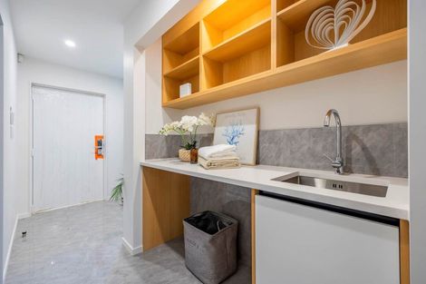 Photo of property in 7c Liston Street, Northcote, Auckland, 0627