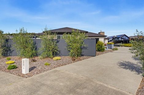 Photo of property in 18 Petrel Close, Paraparaumu Beach, Paraparaumu, 5032