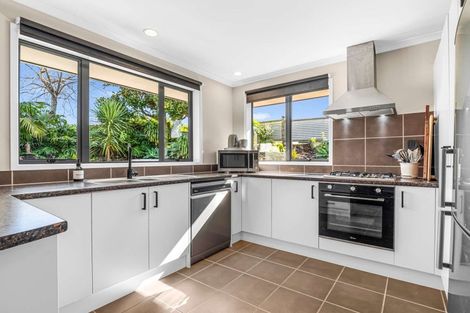 Photo of property in 12 Bella Villa Drive, Waiuku, 2123