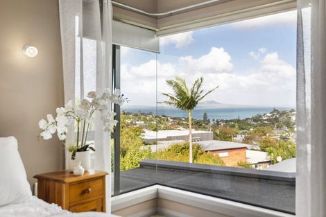 Photo of property in 32a Knights Road, Rothesay Bay, Auckland, 0630