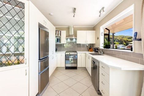 Photo of property in 61 Albatross Close, Whitby, Porirua, 5024