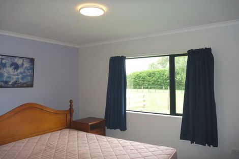 Photo of property in 146 Boord Crescent, Kumeu, 0891