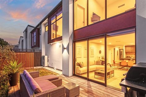 Photo of property in 2/39 Webb Street, St Albans, Christchurch, 8014