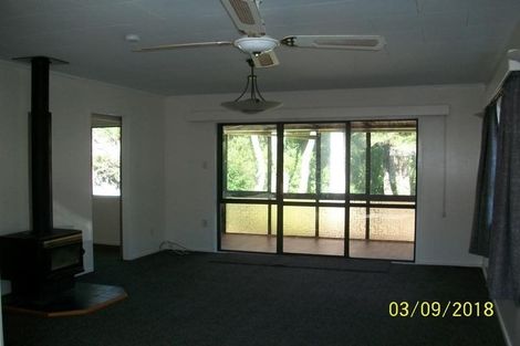 Photo of property in 2/19a Ribblesdale Road, Henderson, Auckland, 0612