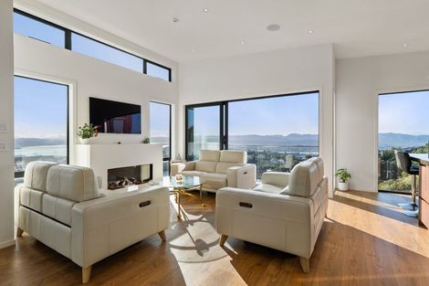 Photo of property in 49 Ashton Fitchett Drive, Brooklyn, Wellington, 6021