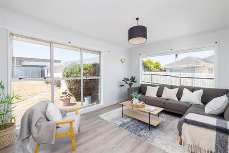 Photo of property in 62 Sandown Crescent, Aranui, Christchurch, 8061