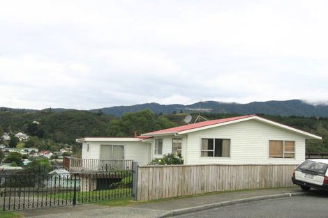 Photo of property in 62 Aniseed Grove, Timberlea, Upper Hutt, 5018
