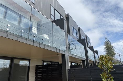 Photo of property in 2c Fowler Street, Northcote, Auckland, 0627