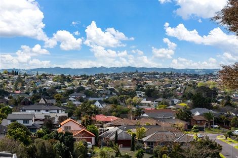 Photo of property in 68 Bradbury Road, Botany Downs, Auckland, 2010