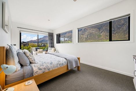 Photo of property in 37 Pendeen Crescent, Jacks Point, Queenstown, 9371