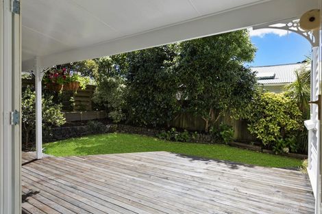 Photo of property in 9 Newcombe Crescent, Karori, Wellington, 6012