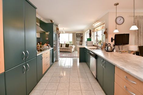 Photo of property in 29 Cabeleigh Drive, Helensville, 0800