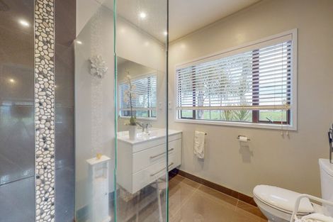 Photo of property in 32 Hauraki Road, Hauraki, Auckland, 0622