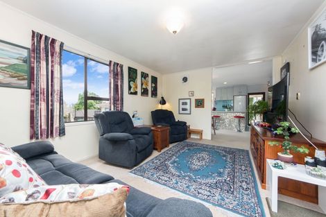 Photo of property in 9 Panzic Place, Glen Eden, Auckland, 0602