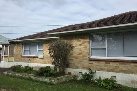 Photo of property in 2a Aratonga Avenue, Greenlane, Auckland, 1051