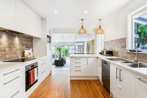 Photo of property in 100 Forest Lake Road, Forest Lake, Hamilton, 3200