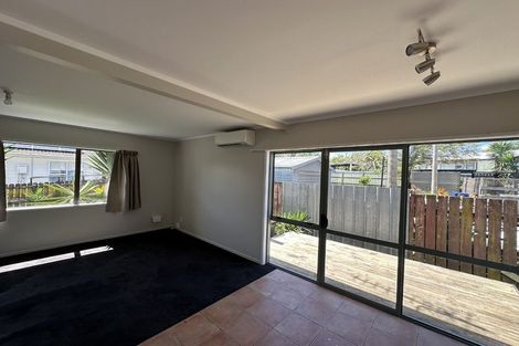 Photo of property in 1 Etherton Drive, Weymouth, Auckland, 2103