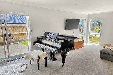 Photo of property in 18 Te Ara O Roimata, Wainuiomata, Lower Hutt, 5014