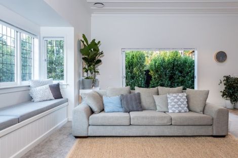 Photo of property in 33 Outlook Road, Greenhithe, Auckland, 0632