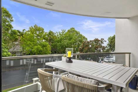 Photo of property in 1c/175 Hurstmere Road, Takapuna, Auckland, 0622