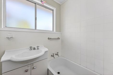 Photo of property in 1 Brunton Place, Glenfield, Auckland, 0629