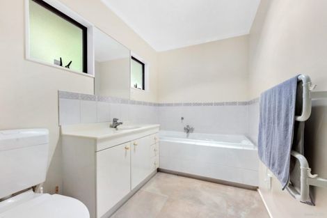 Photo of property in 20 Karetu Road, Greenlane, Auckland, 1051