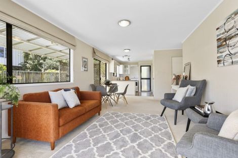 Photo of property in 2/56 Ridgemount Rise, Mangere Bridge, Auckland, 2022