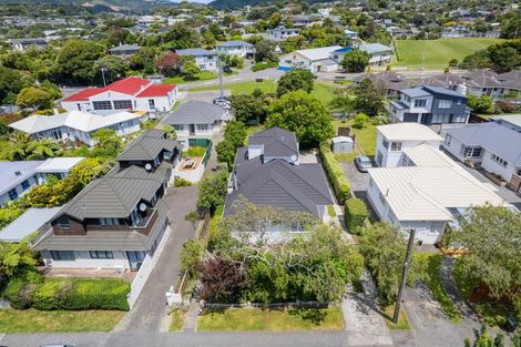 Photo of property in 3 Romney Square, Tawa, Wellington, 5028
