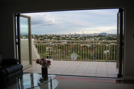 Photo of property in 11 Monarch Avenue, Hillcrest, Auckland, 0627