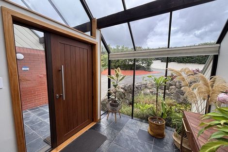 Photo of property in 5 Drayton Drive, Mount Pleasant, Christchurch, 8081