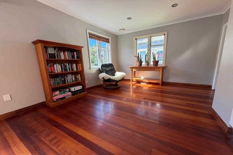 Photo of property in 16 Friend Street, Karori, Wellington, 6012