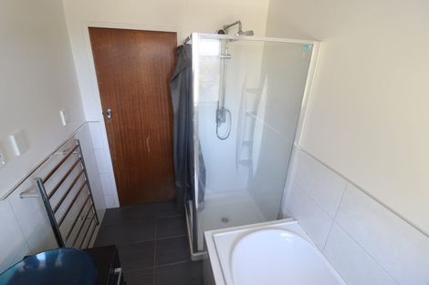 Photo of property in 11 Ellice Road, Totara Vale, Auckland, 0629