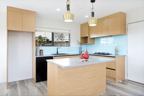 Photo of property in 5 Parrs Cross Road, Henderson, Auckland, 0612