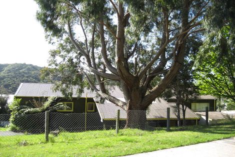 Photo of property in 78 Milton Terrace, Picton, 7220