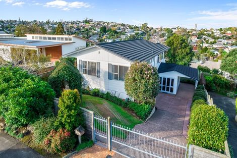 Photo of property in 16 Knightsbridge Drive, Forrest Hill, Auckland, 0620