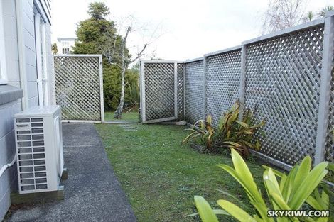 Photo of property in 17 Chelsea View Drive, Chatswood, Auckland, 0626