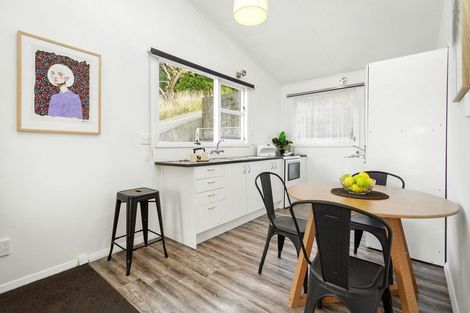 Photo of property in 6c Rewa Terrace, Tawa, Wellington, 5028