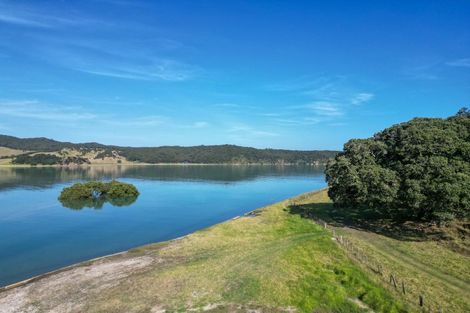 Photo of property in 215 Kempthorne Road, Russell, 0272