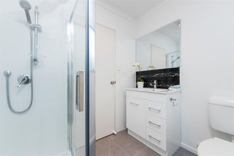 Photo of property in 2/43 Solveig Place, Randwick Park, Auckland, 2105