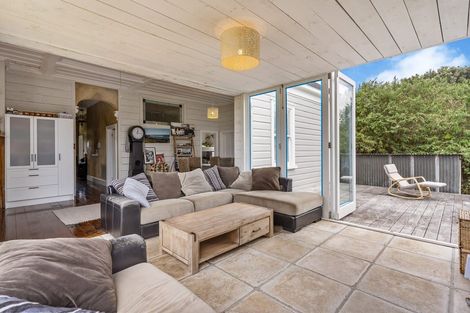 Photo of property in 2 Collingwood Road, Waiuku, 2123