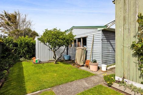 Photo of property in 16 Karaka Street, Inglewood, 4330