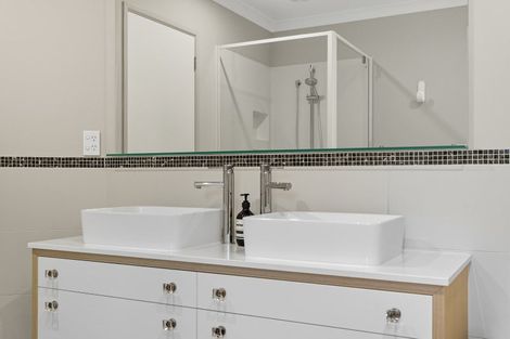 Photo of property in 11 Haden Place, Omokoroa, 3114