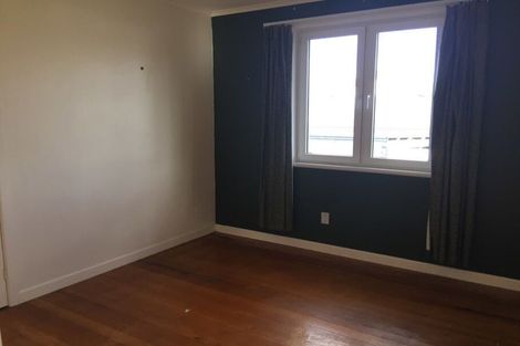 Photo of property in 37a Luckens Road, West Harbour, Auckland, 0618