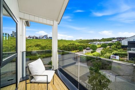 Photo of property in 15 Nerita Place, Long Bay, 0630