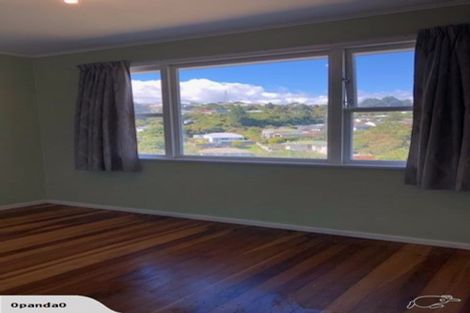 Photo of property in 147 Ruskin Road, Newlands, Wellington, 6037