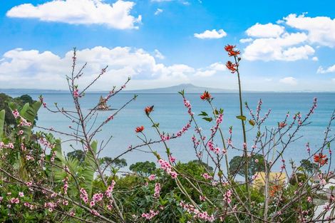 Photo of property in 10 Zita Avenue, Matakatia, Whangaparaoa, 0930