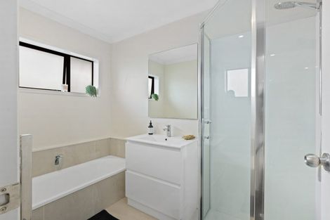 Photo of property in 1/30 Fairway Avenue, Red Beach, 0932