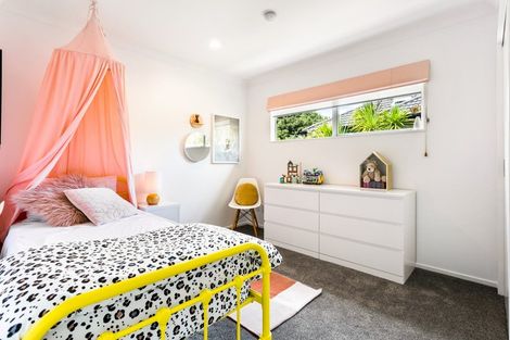 Photo of property in 17 Kunzea Place, Greenhithe, Auckland, 0632