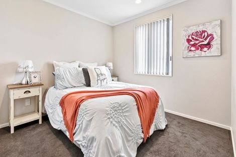 Photo of property in 12 Saddleback Crescent, Papakura, 2110