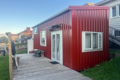 Photo of property in 51 Onewa Road, Northcote, Auckland, 0627